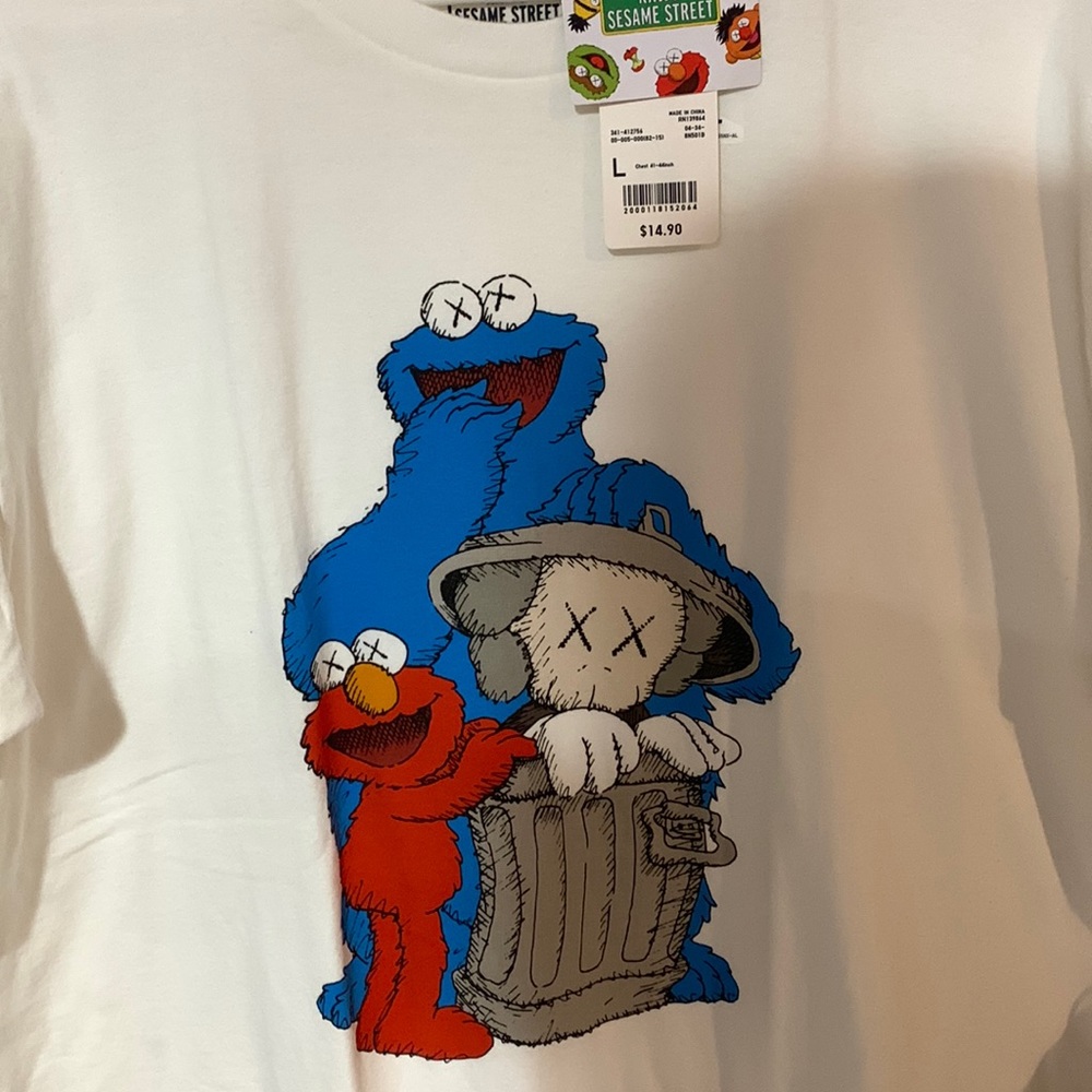 KAWS X Sesame Street White T- Shirt L